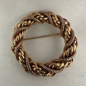 Elegant Gold-Tone Woven Brooch